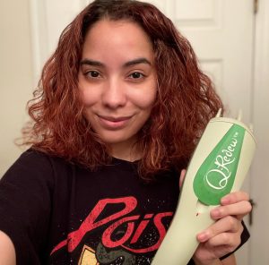 Detangling hair with Q-Redew Hair Steamer